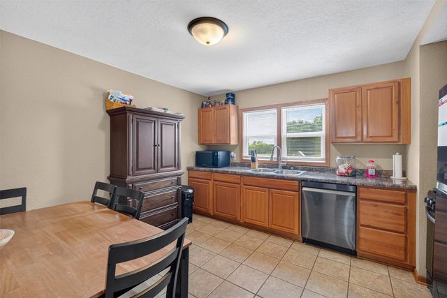 8026 Crestview Drive, Des Moines, IA 50320