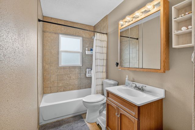 8026 Crestview Drive, Des Moines, IA 50320