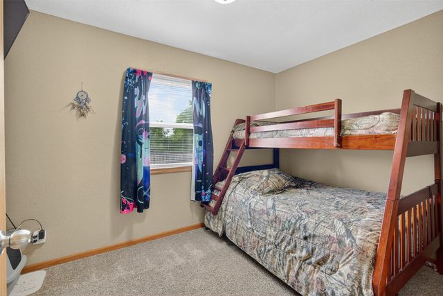 8026 Crestview Drive, Des Moines, IA 50320