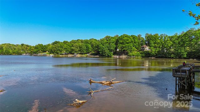 1072 Arundle Road, Sherrills Ford, NC 28673