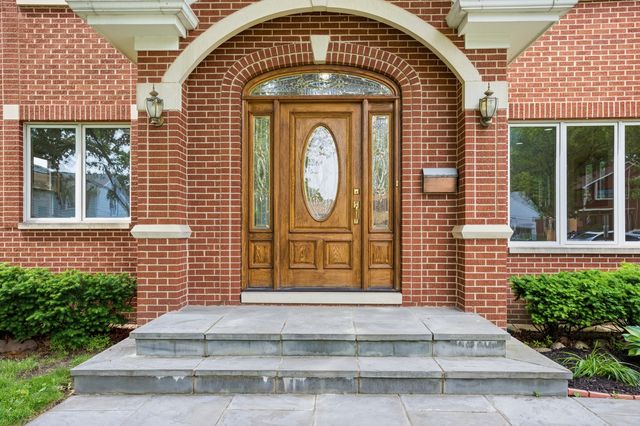 1236 S Brophy Avenue, Park Ridge, IL 60068