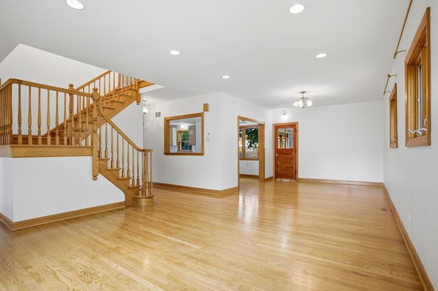 1236 S Brophy Avenue, Park Ridge, IL 60068
