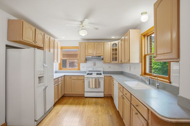 1236 S Brophy Avenue, Park Ridge, IL 60068