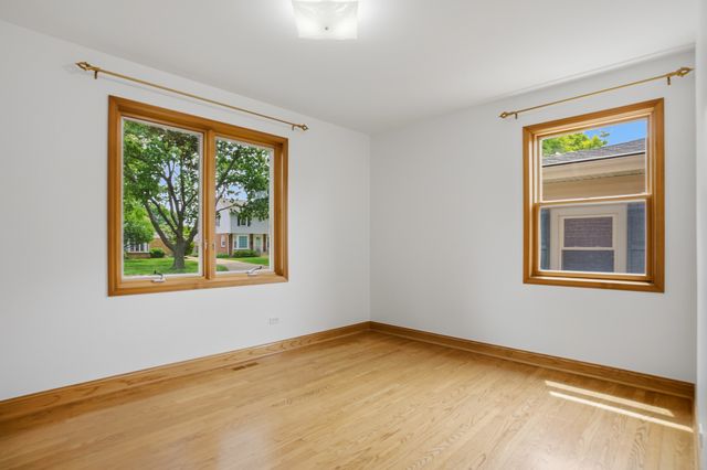 1236 S Brophy Avenue, Park Ridge, IL 60068