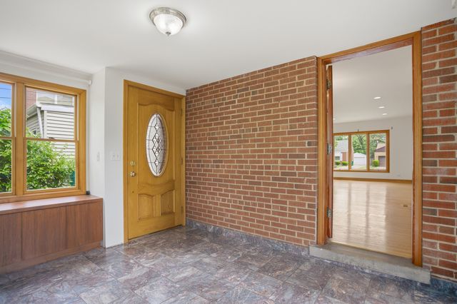 1236 S Brophy Avenue, Park Ridge, IL 60068