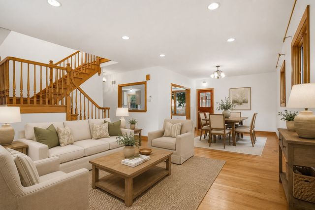 1236 S Brophy Avenue, Park Ridge, IL 60068