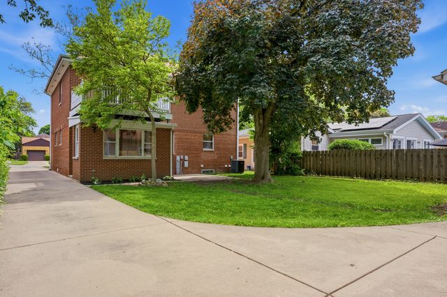 1236 S Brophy Avenue, Park Ridge, IL 60068