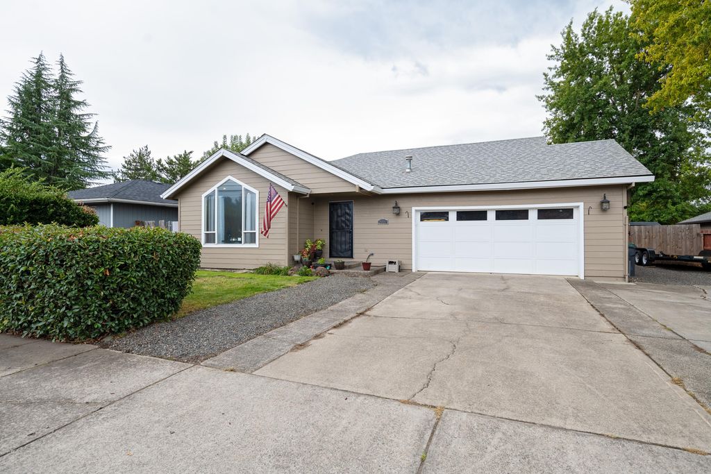 2966 Delta Waters Road, Medford, OR 97504