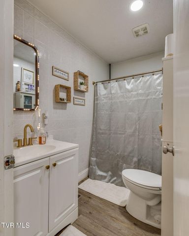 1309 Powell Mountain Road, Duffield, VA 24244