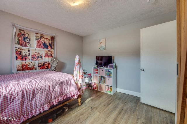 1309 Powell Mountain Road, Duffield, VA 24244