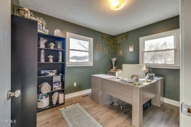 1309 Powell Mountain Road, Duffield, VA 24244