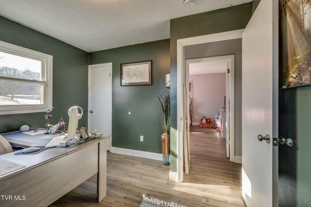 1309 Powell Mountain Road, Duffield, VA 24244