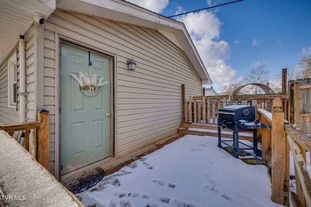 1309 Powell Mountain Road, Duffield, VA 24244