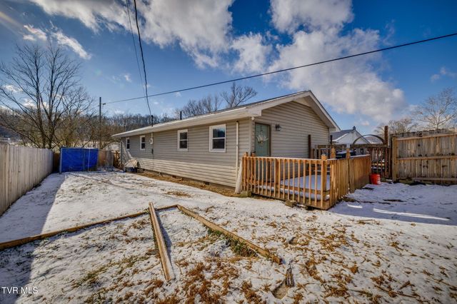 1309 Powell Mountain Road, Duffield, VA 24244