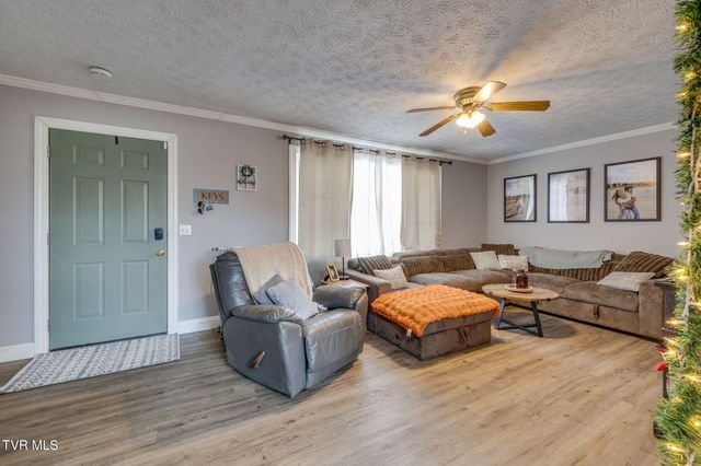 1309 Powell Mountain Road, Duffield, VA 24244