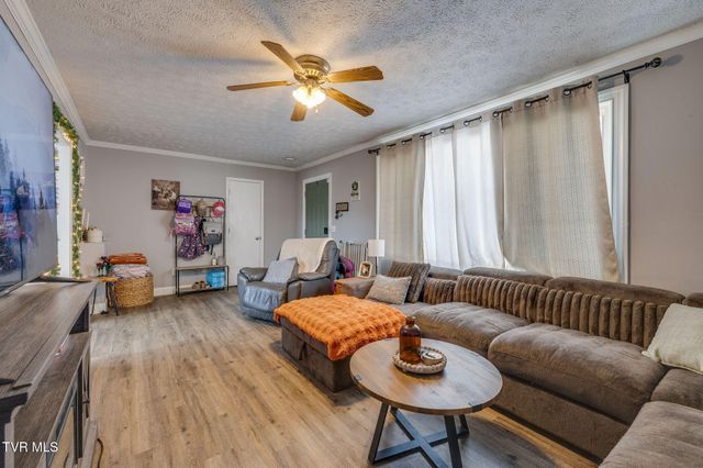 1309 Powell Mountain Road, Duffield, VA 24244