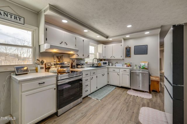 1309 Powell Mountain Road, Duffield, VA 24244