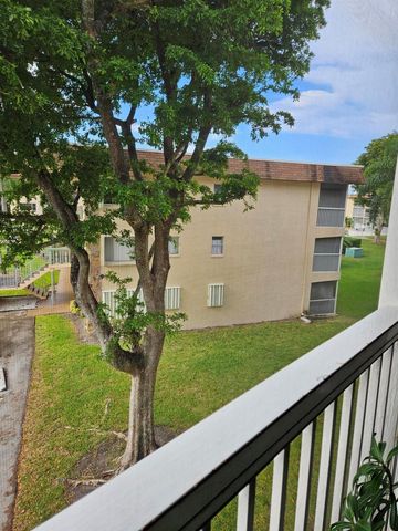 300 Village Green Circle S 302, Palm Springs, FL 33461