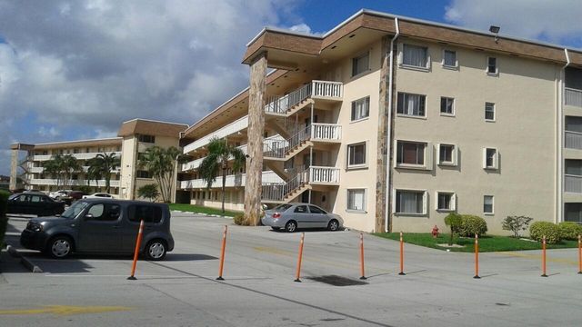300 Village Green Circle S 302, Palm Springs, FL 33461