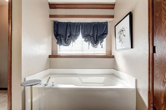 2524 Renwick Avenue, Oklahoma City, OK 73128