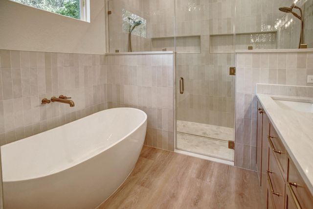 104 Pony Grass LN, Bastrop, TX 78602