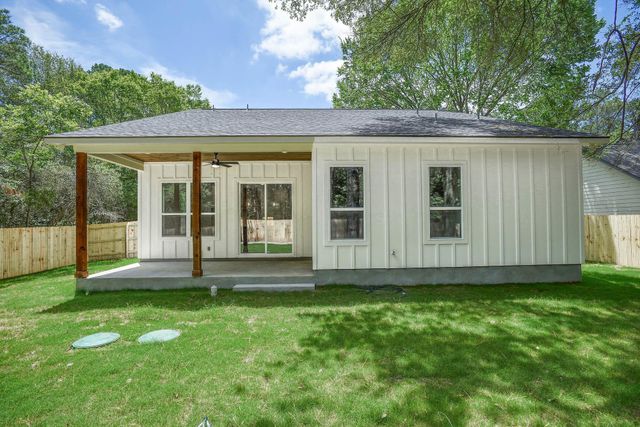 104 Pony Grass LN, Bastrop, TX 78602