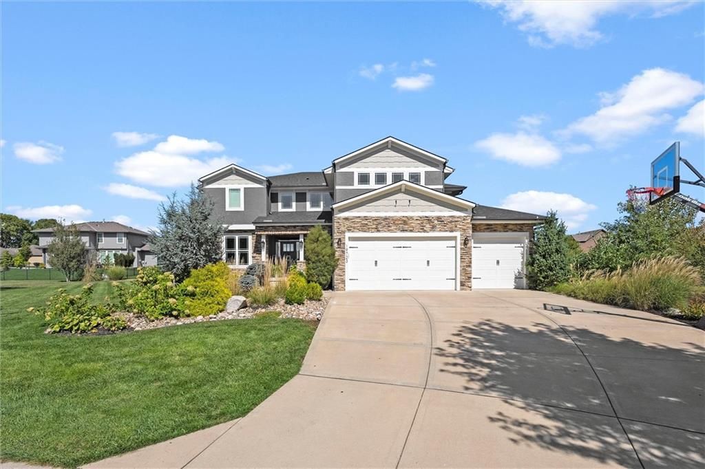 19723 Barstow Street, Spring Hill, KS 66083