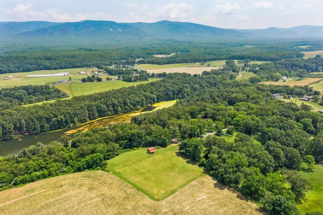 121 PENNY LN, Greenville, VA 24440