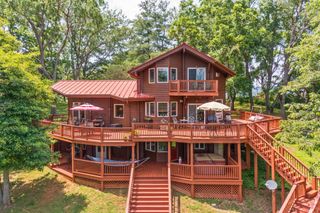 121 PENNY LN, Greenville, VA 24440