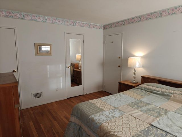 160 Atlantic Place, Hauppauge, NY 11788