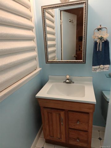 160 Atlantic Place, Hauppauge, NY 11788