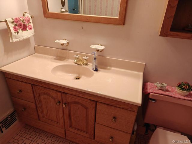 160 Atlantic Place, Hauppauge, NY 11788