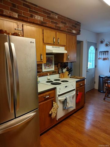 160 Atlantic Place, Hauppauge, NY 11788
