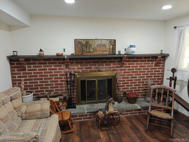 160 Atlantic Place, Hauppauge, NY 11788