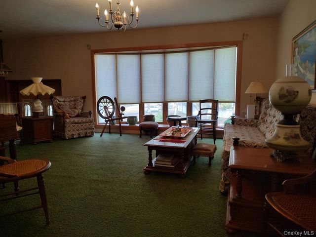 160 Atlantic Place, Hauppauge, NY 11788