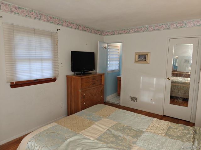 160 Atlantic Place, Hauppauge, NY 11788