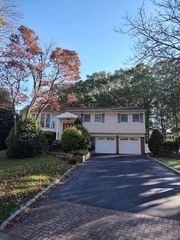160 Atlantic Place, Hauppauge, NY 11788