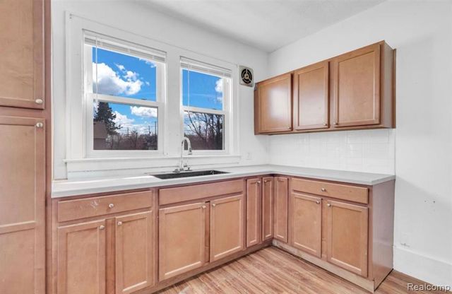 5573 Montclair Street, Detroit, MI 48213