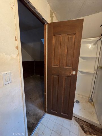 23480 Knapps Cutoff, Crestline, CA 92325