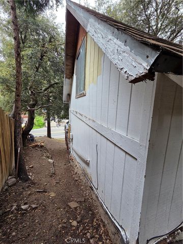 23480 Knapps Cutoff, Crestline, CA 92325