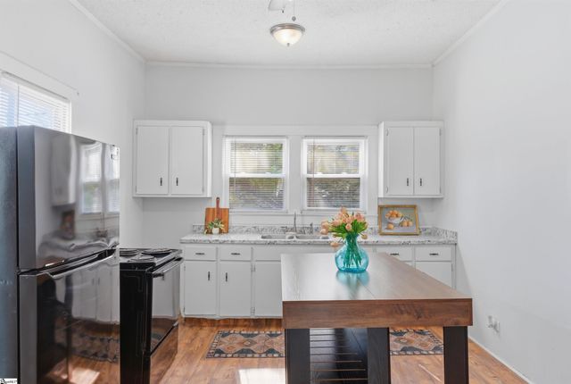 10 Bobo Street, Greer, SC 29650