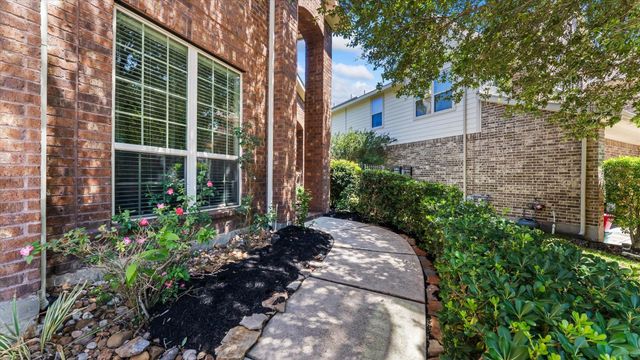 6 Newgrove Court, The Woodlands, TX 77354