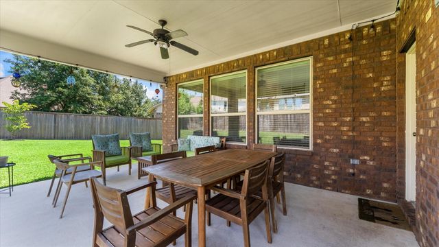 6 Newgrove Court, The Woodlands, TX 77354