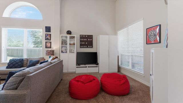 6 Newgrove Court, The Woodlands, TX 77354