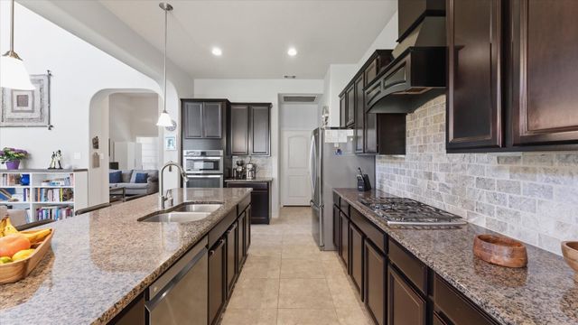 6 Newgrove Court, The Woodlands, TX 77354