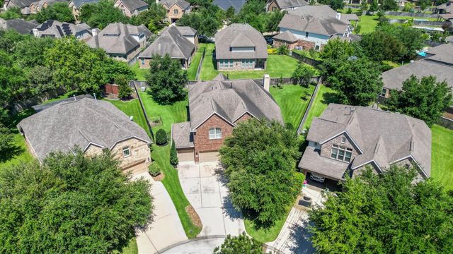 6 Newgrove Court, The Woodlands, TX 77354