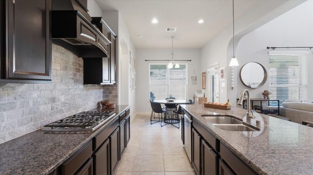 6 Newgrove Court, The Woodlands, TX 77354