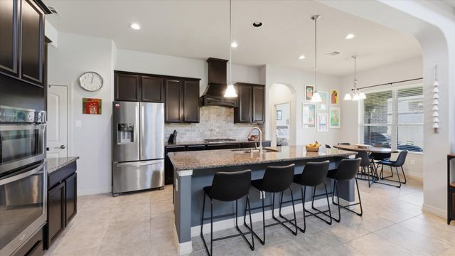 6 Newgrove Court, The Woodlands, TX 77354