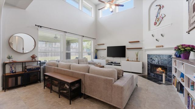 6 Newgrove Court, The Woodlands, TX 77354