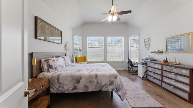 6 Newgrove Court, The Woodlands, TX 77354